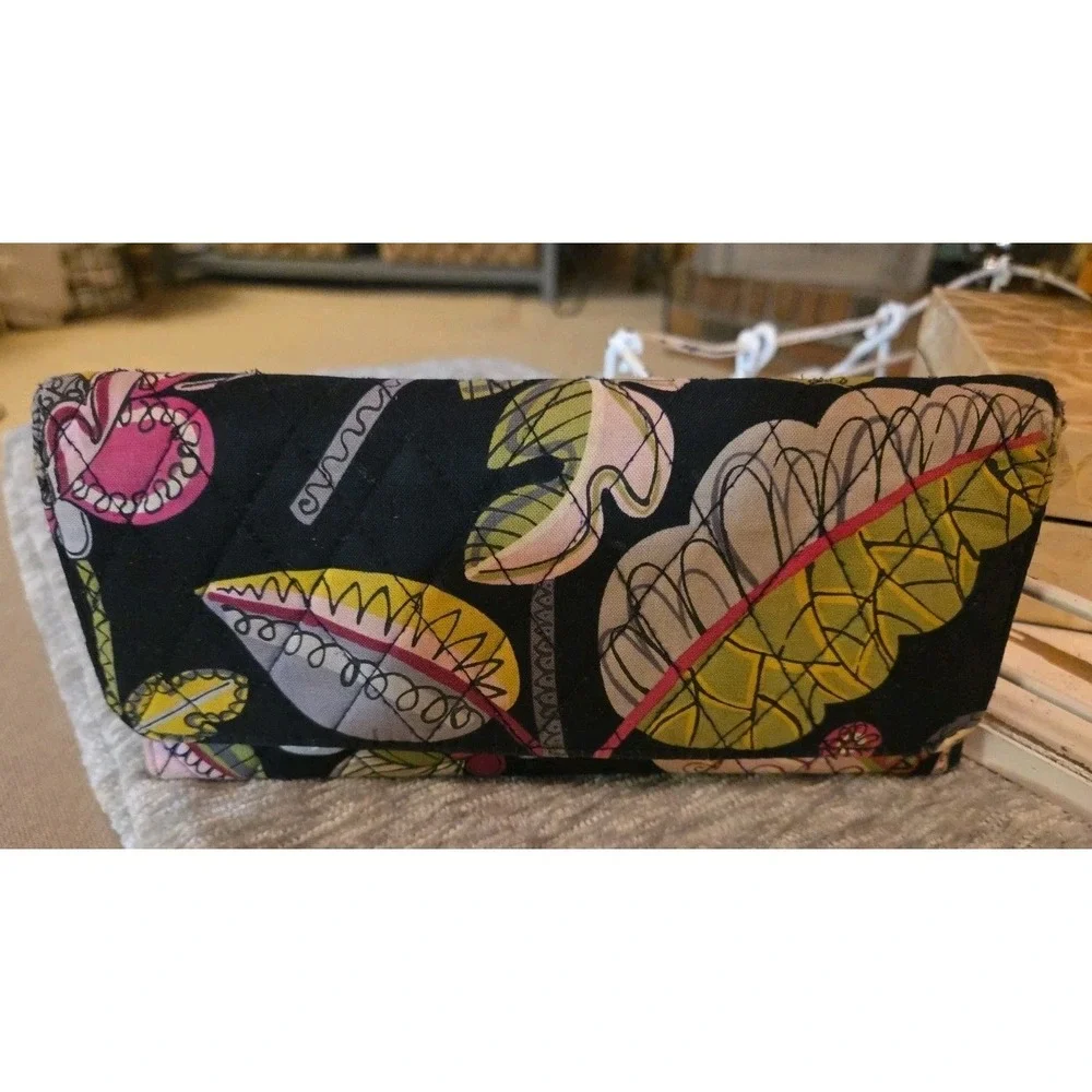 Vera Bradley Moon Blooms Tri-Fold Wallet Magnetic Credit Card ID slots - Picture 3 of 8